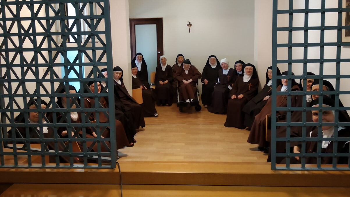 La Messa dell'Arcivescovo insieme alle Carmelitane scalze Chiesa di